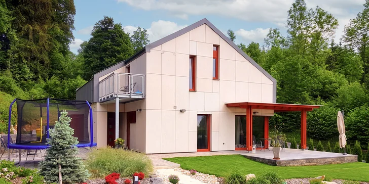 Dovolená v Moravském krasu: moderní apartmán až pro 4 osoby, vč. terasy či balkónu