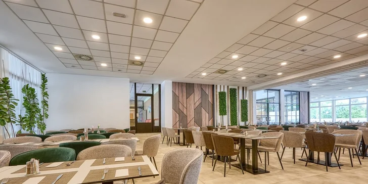 Čtyřhvězdičkový hotel v Šoproni se snídaní, wellness, vstupy na koupaliště a slevami na atrakce