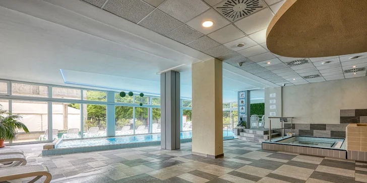Čtyřhvězdičkový hotel v Šoproni se snídaní, wellness, vstupy na koupaliště a slevami na atrakce