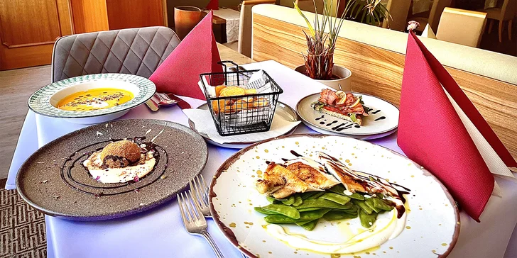 Čtyř- nebo tříchodové menu i s 2hodinovým vstupem do wellness pro 2 osoby