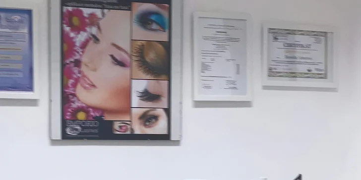 Permanentní make-up: pudrové obočí, meziřasové i stínované oční linky i akvarelové rty