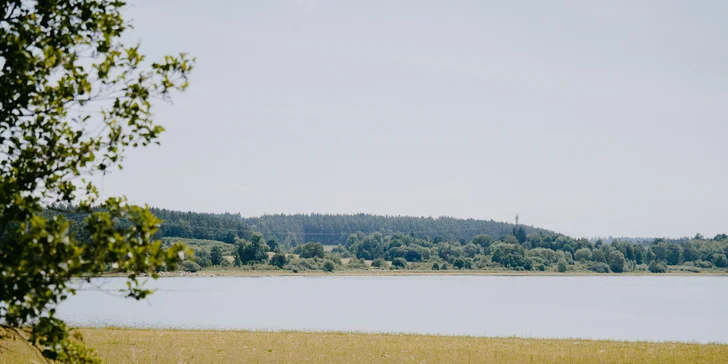 Vybavený tiny house na kraji Šumavy pro dvě osoby s venkovním posezením