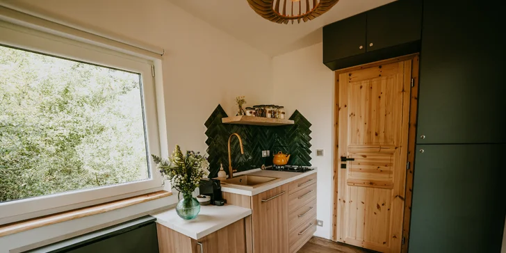Vybavený tiny house na kraji Šumavy pro dvě osoby s venkovním posezením