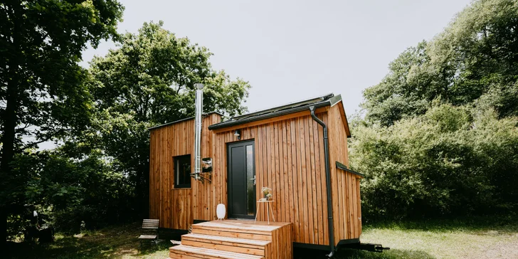 Vybavený tiny house na kraji Šumavy pro dvě osoby s venkovním posezením