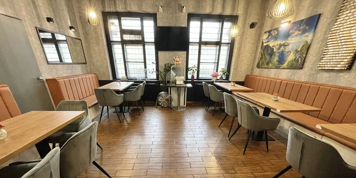 24 kousků sushi v srdci Hradce Králové: maki, nigiri i smažené rolky