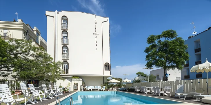 Italské prázdniny plné slunce: 3* hotel kousek od písečné pláže, plná penze, zábavní parky v okolí