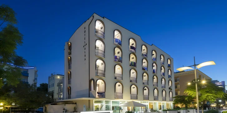 Italské prázdniny plné slunce: 3* hotel kousek od písečné pláže, plná penze, zábavní parky v okolí