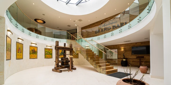 Vinařský unikát na Tokaji: jedinečné ubytování v Chateau Grand Bari se snídaní i degustací