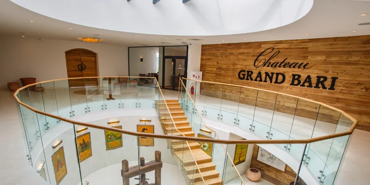 Vinařský unikát na Tokaji: jedinečné ubytování v Chateau Grand Bari se snídaní i degustací