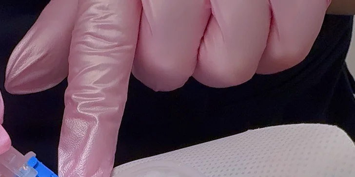 Zářivý úsměv během jedné návštěvy: vstupní dentální hygiena i bělení zubů, 60–⁠⁠⁠⁠⁠⁠120 minut