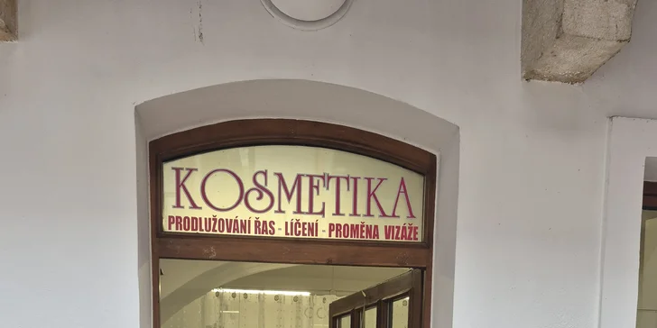 Kosmetické ošetření dle výběru: peeling, ultrazvukové čištění, masáž i maska