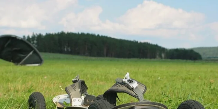 Úvodní nebo celodenní kite kurz pro 1 osobu: Praha, Brno, Ostrava, Adolfov