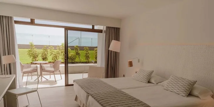 Dovolená na Kanárských ostrovech: 4* hotel pouze pro dospělé, přímo u pláže, vč. stravy a letenek
