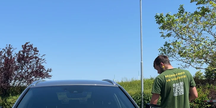 Čištění auta od mobilní automyčky CarGlow: ochrana kůže i kompletní péče vč. tepování