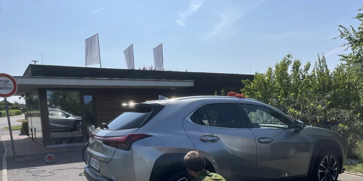 Čištění auta od mobilní automyčky CarGlow: ochrana kůže i kompletní péče vč. tepování