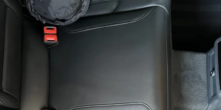Čištění auta od mobilní automyčky CarGlow: ochrana kůže i kompletní péče vč. tepování