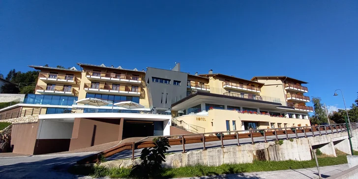 Trentinské Alpy: 3* hotel s polopenzí, neomezeným wellness a kartou výhod