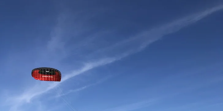 Úvodní nebo celodenní kite kurz pro 1 osobu: Praha, Brno, Ostrava, Adolfov