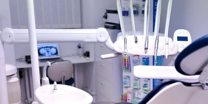Zářivý úsměv během jedné návštěvy: vstupní dentální hygiena i bělení zubů, 60–⁠⁠⁠⁠⁠⁠120 minut