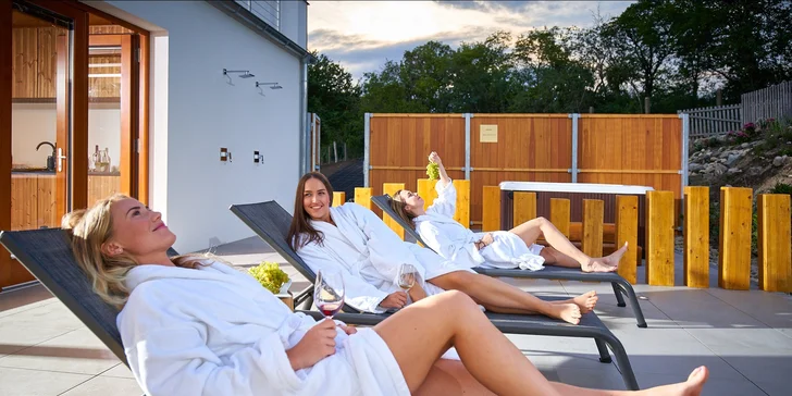 Zasloužíte si odpočinek? Jistěže! Tak pořiďte voucher rovnou i s wellness. 