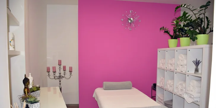 Kosmetické ošetření kosmetikou Thalac s liftingovou baňkou a kolagenovou maskou i sklenka sektu
