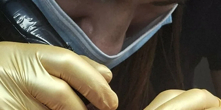 Permanentní make-up dle výběru: pudrové obočí, oční linky i plné rty