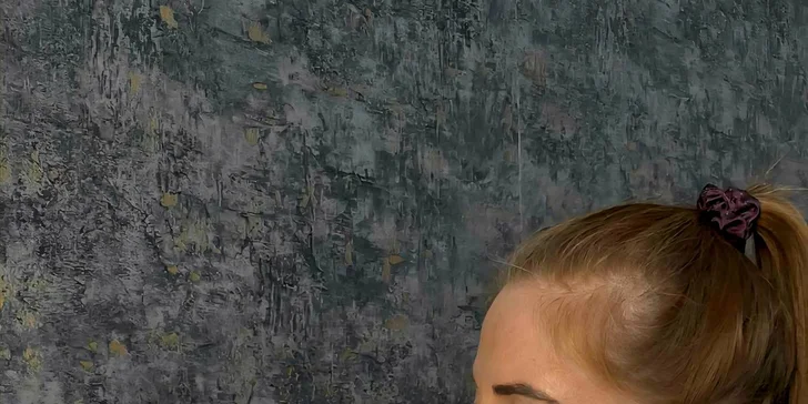 Permanentní make-up dle výběru: pudrové obočí, oční linky i plné rty