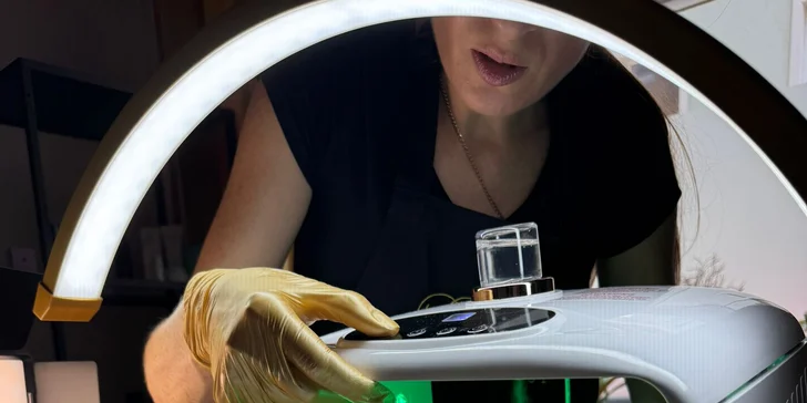 Permanentní make-up dle výběru: pudrové obočí, oční linky i plné rty