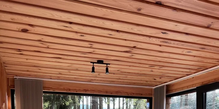 Romantický únik do šumavských lesů: plně vybavený tiny house, snídaně v penzionu