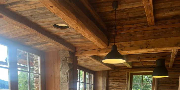 Romantický únik do šumavských lesů: plně vybavený tiny house, snídaně v penzionu