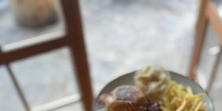 Pohádkové ubytování v šumavské roubence: výhled na Královský Hvozd, možnost snídaní