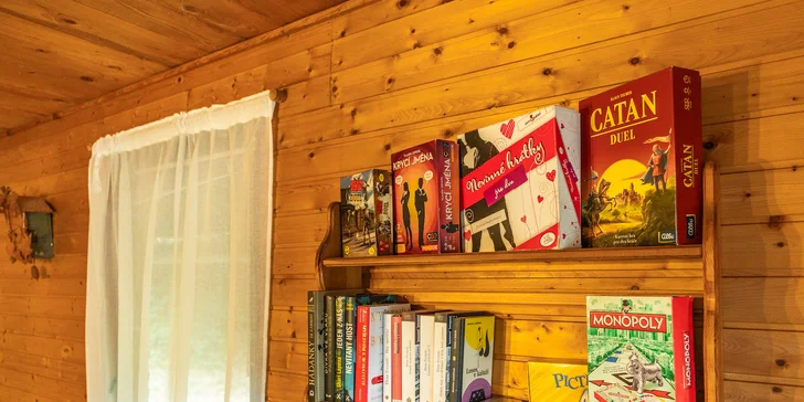 Pobyt v malebné wellness chatě u lesa: sauna, vířivka i zapůjčení lodičky