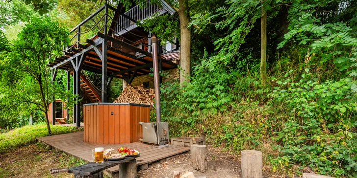 Pobyt v malebné wellness chatě u lesa: sauna, vířivka i zapůjčení lodičky