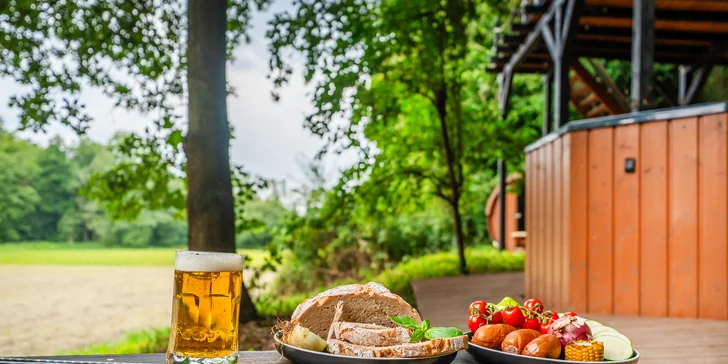 Pobyt v malebné wellness chatě u lesa: sauna, vířivka i zapůjčení lodičky