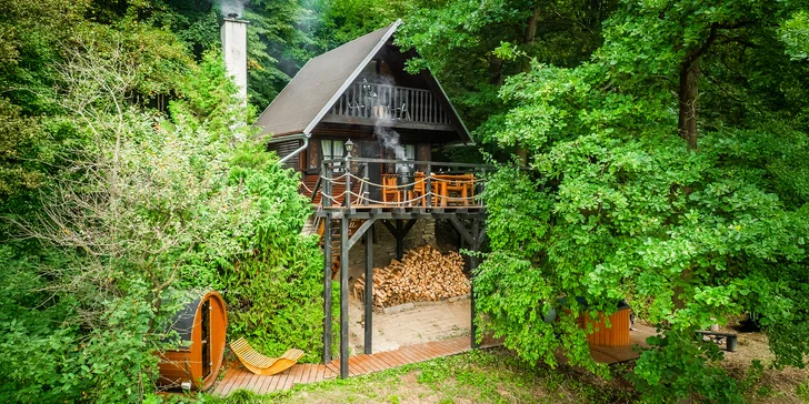 Pobyt v malebné wellness chatě u lesa: sauna, vířivka i zapůjčení lodičky