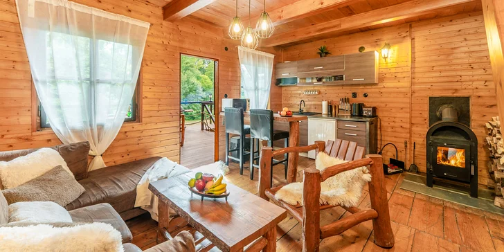 Pobyt v malebné wellness chatě u lesa: sauna, vířivka i zapůjčení lodičky