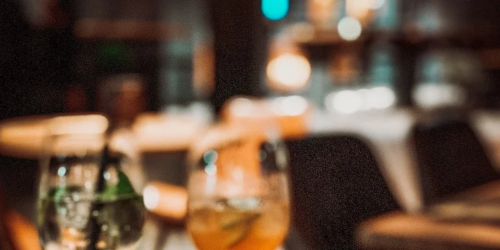 Zima ve vorarlberských Alpách: moderní hotel se snídaní, 30 m od vleku