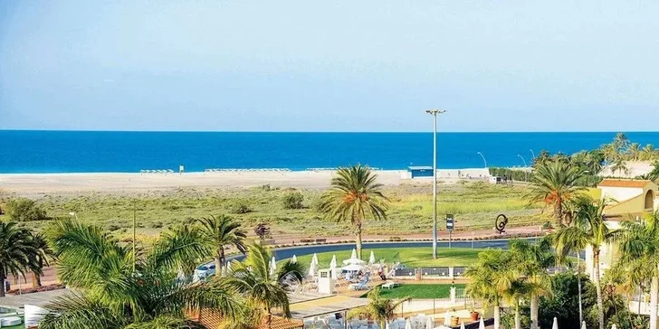 Letecky na Fuerteventuru: Hotel R2 Buganvilla**** s bazénem a all inclusive