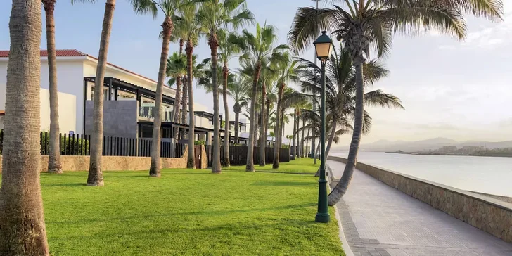 Kanáry letecky: adults only hotel Barcelo Fuerteventura Royal Level****, polopenze či all inclusive