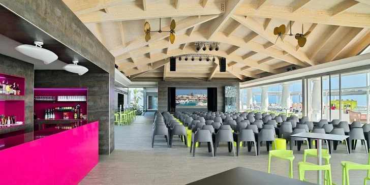 Kanáry letecky: adults only hotel Barcelo Fuerteventura Royal Level****, polopenze či all inclusive