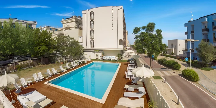 Italské prázdniny plné slunce: 3* hotel kousek od písečné pláže, plná penze, zábavní parky v okolí