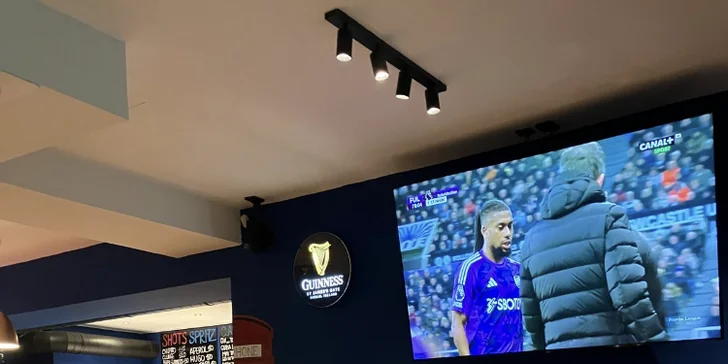 Burger nebo dvojitý burger s hranolky, žebra či fish and chips pro 1 i 2 osoby