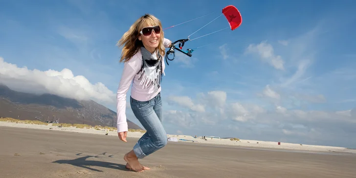 Úvodní nebo celodenní kite kurz pro 1 osobu: Praha, Brno, Ostrava, Adolfov