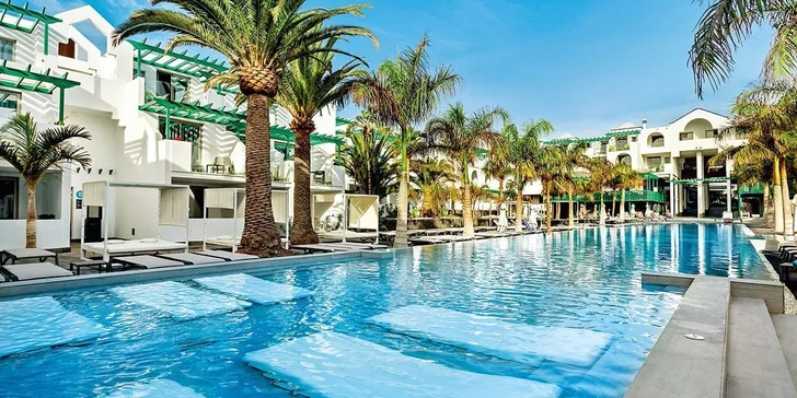 Na Kanáry letecky: 4* adults only hotel 150 metrů od pláže, strava, infinity bazén