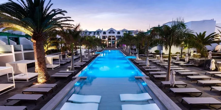 Na Kanáry letecky: 4* adults only hotel 150 metrů od pláže, strava, infinity bazén