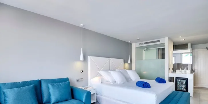 Na Kanáry letecky: 4* adults only hotel 150 metrů od pláže, strava, infinity bazén