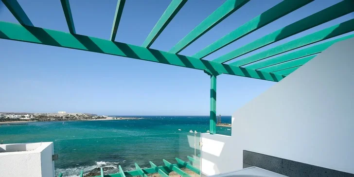 Na Kanáry letecky: 4* adults only hotel 150 metrů od pláže, strava, infinity bazén