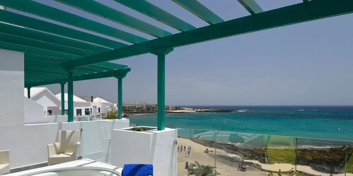 Na Kanáry letecky: 4* adults only hotel 150 metrů od pláže, strava, infinity bazén