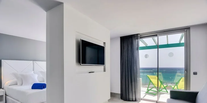 Na Kanáry letecky: 4* adults only hotel 150 metrů od pláže, strava, infinity bazén