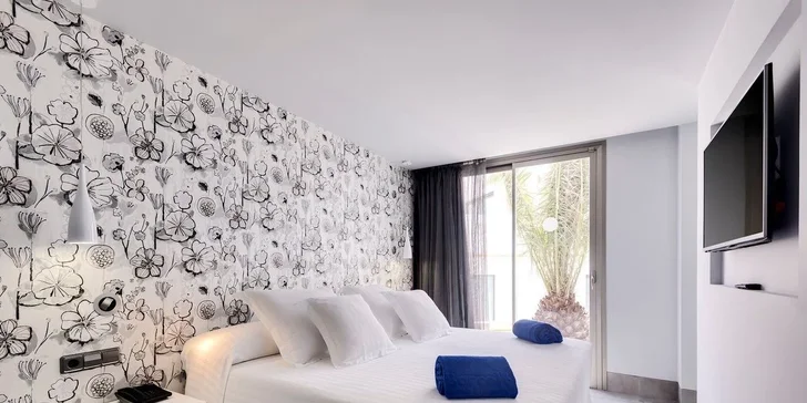 Na Kanáry letecky: 4* adults only hotel 150 metrů od pláže, strava, infinity bazén